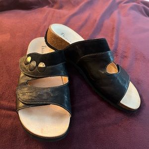 Think! Womens Black Leather Mizzi Mules / Slides EU41 US9